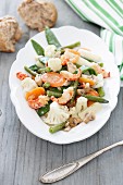 Vegetable salad with shrimp