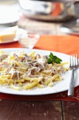 Macaroni with ham and cheese