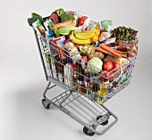 Einkaufswagen voller Lebensmittel