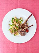 Grilled lamb chops with white beans and spring onions