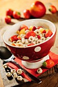 Müsli mit Erdbeeren und Nektarine