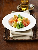 Smoked salmon with green beans and boiled potatoes