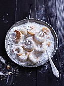 Vanillekipferl (crescent-shaped vanilla biscuits) in icing sugar