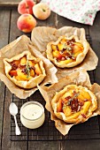 Tartlets with peaches and pecan