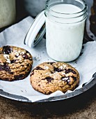 Chocolate chip cookies with milk