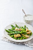 Spring salad with green asparagus, fat beans and artichokes