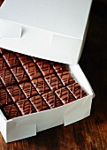 Schokoladenkonfekt in einer Schachtel