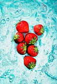 Erdbeeren im Wasser