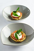 Canapés with smoked salmon, sour cream and herbs