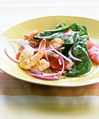 Spinach salad with prawns