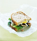 Sandwich mit Thunfisch und Ei