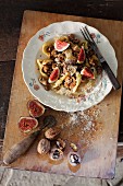 Pasta with figs and walnuts