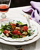 Jerusalem artichoke salad with spinach and pink grapefruit