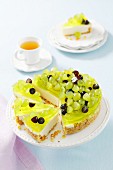 Yoghurt torte with jelly and grapes