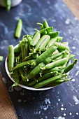 Fresh pea pods in a bowl