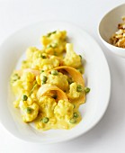 Cauliflower curry with peas and carrots