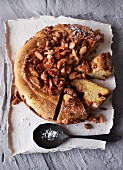 Leavened cake with cinnamon and nuts