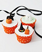 Halloween cupcakes with fondant icing decorations