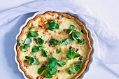 Cheese quiche with lamb's lettuce