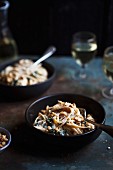 Linguine with spinach and walnuts