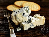 Gorgonzola and crackers