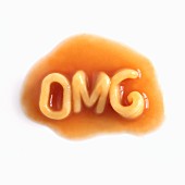 Schriftzug OMG aus Spaghetti