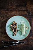 Deep-fried mushrooms with leek and walnuts