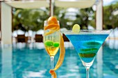Cocktails by the pool at the Jetwing Blue (Negombo, Sri Lanka)