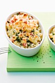 Pasta bake with peas and ham