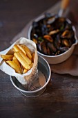 Steamed mussels and chips