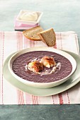 Red cabbage soup with bread