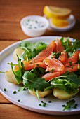 Boiled potatoes with salmon and rocket