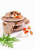 Wholemeal flatbreads with quark and tomatoes