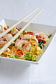 Fried noodles with king prawns, carrots and chillis (Asia)