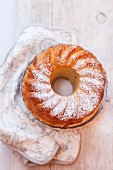 A Bundt cake dusted with icing sugar (seen from above)