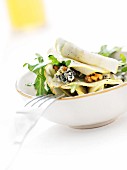 Gemischter Salat mit Blauschimmelkäse, Walnüssen und Birne