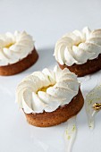Lemon tarts with meringue
