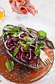 Kidney beans with lettuce and onions in spicy olive oil
