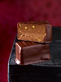 Schokoladenkonfekt mit Pistazien