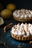 Lemon meringue pies (close-up)