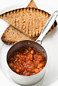 Baked beans with bread
