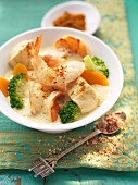 Chicken and broccoli curry with prawns (Indai)