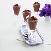 Schokoladenpudding in vier Gläsern