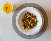 Curryreis mit Kichererbsen und Gemüse (Indien)