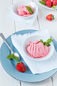 Creamy strawberry ice cream (eggless)