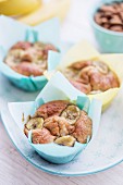 Banana muffins with roasted almonds