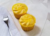 Lemon cupcakes with cream