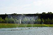 Becken mit Wasserspiele im Versailler Schlosspark