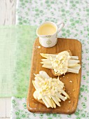 Toast topped with white asparagus and Hollandaise sauce