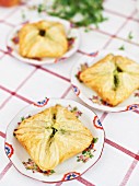 Puff pastry parcels with goat's cheese and pesto